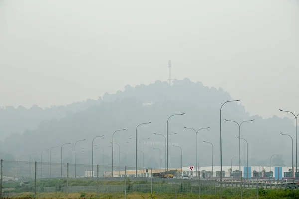 Vista Rural Baja Visibilidad Con Neblina Niebla Peligrosas Kuala Lumpur —  Fotos de Stock
