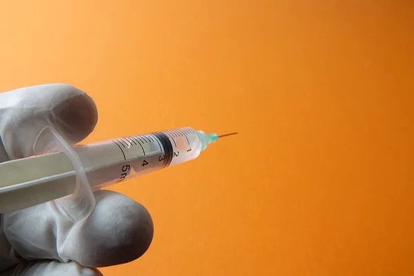 Concetto Medico Con Siringa Vaccinazione Isolata Fondo Giallo — Foto Stock