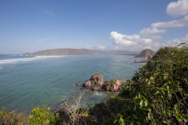 Muhteşem tropikal plajın manzarası. Doğa bileşimi ve canlı renkler.