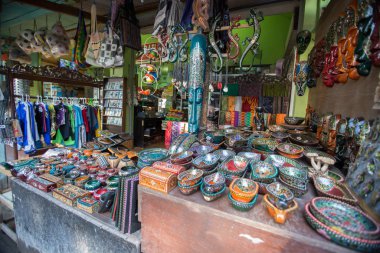 Muhteşem tropikal plajın manzarası. Doğa bileşimi ve canlı renkler.