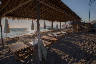 Muhteşem tropikal plajın manzarası. Doğa bileşimi ve canlı renkler.