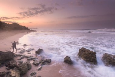 Muhteşem tropikal plajın manzarası. Doğa bileşimi ve canlı renkler.