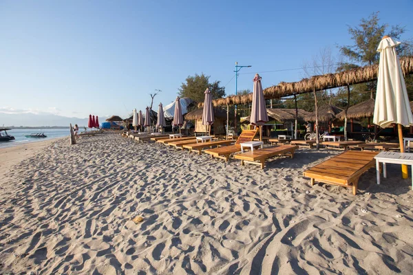 Muhteşem tropikal plajın manzarası. Doğa bileşimi ve canlı renkler.