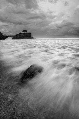 Muhteşem tropikal plajın manzarası. Doğa bileşimi ve canlı renkler.