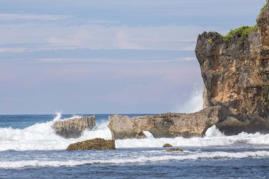 Muhteşem tropikal plajın manzarası. Doğa bileşimi ve canlı renkler.