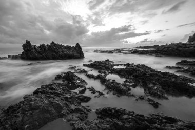Muhteşem tropikal plajın manzarası. Doğa bileşimi ve canlı renkler.