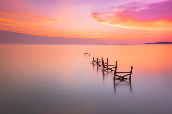 壮观的热带海滩风景 大自然的组成和充满活力的色彩 免版税图库照片