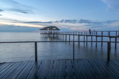 Muhteşem tropikal plajın manzarası. Doğa bileşimi ve canlı renkler.