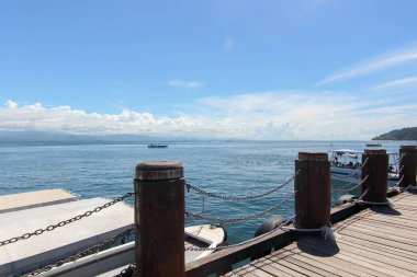 Muhteşem tropikal plajın manzarası. Doğa bileşimi ve canlı renkler.