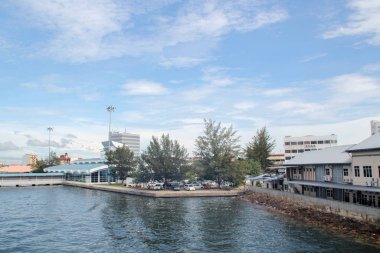 Muhteşem tropikal plajın manzarası. Doğa bileşimi ve canlı renkler.
