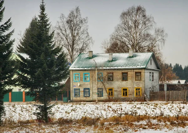 Obyčejný Bytový Dům Ale Barevnými Rámy Zima Tikhvin — Stock fotografie