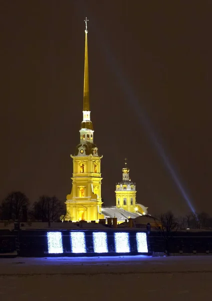 Peter ve Paul kalesi gece yarısı maden ocağı projektörlü