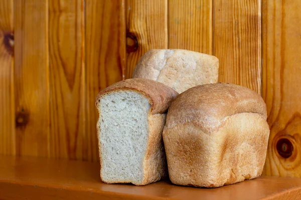 Taze pişmiş ekmek. Karantina sırasında gıda bağışı konsepti, Coronavirus covid-19.