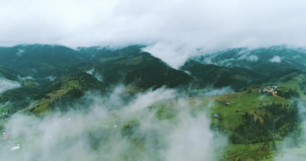 Voando Acima Das Nuvens Belas Montanhas Vídeo Drone — Vídeo de Stock