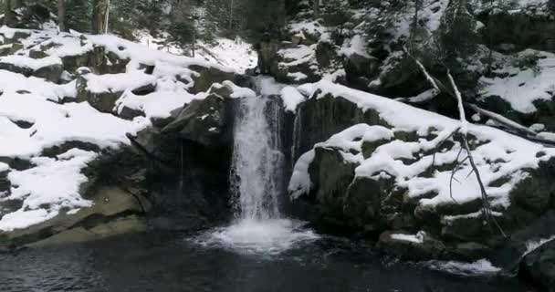 冬の美しい滝4Kビュー — ストック動画