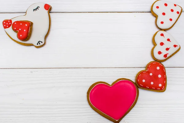 Colocación Plana Hecha Galletas Jengibre Forma Corazón Sobre Fondo Madera — Foto de Stock