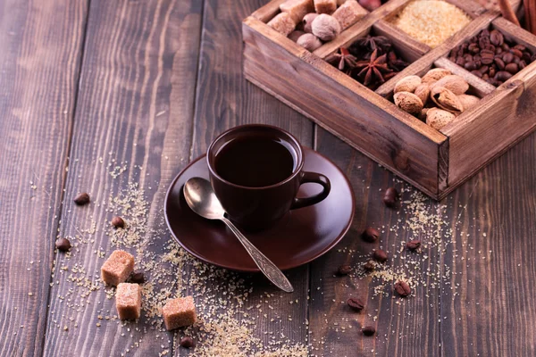 Coffee and spices in a wooden printers box. — Stock Photo, Image