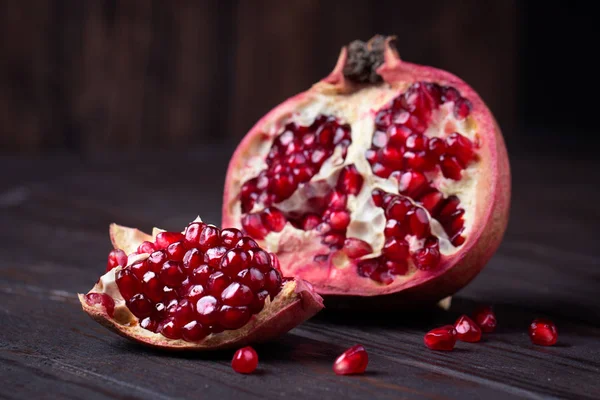 Some red juicy pomegranate — Stock Photo, Image