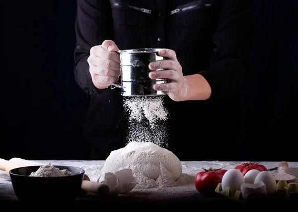 Baker hamur tablo hazırlar