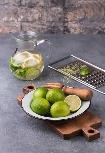 Lime and Lemon Lemonade with mint and ice — Stock Photo, Image