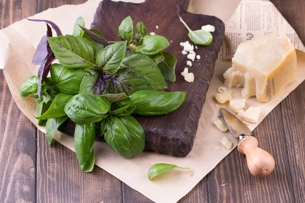 Ingredientes para la salsa pesto genovese —  Fotos de Stock