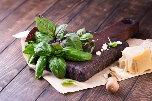 Ingredienti per la salsa al pesto genovese — Foto Stock