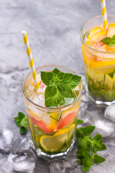 Cold refreshing summer lemonade in a glass on a grey concrete or stone background. — Stock Photo, Image