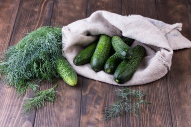 Ham organik salatalık yemeye hazır