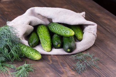 Ham organik salatalık yemeye hazır