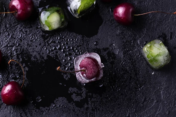 Ice cube dondurulmuş vişne