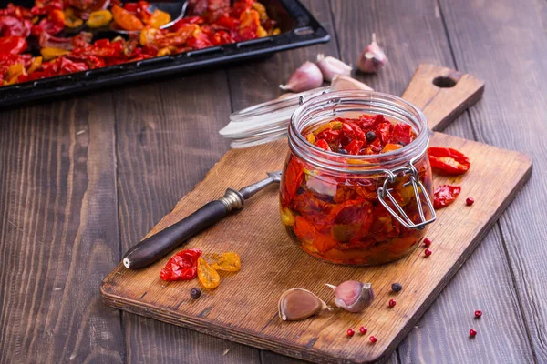 Sun dried tomatoes with olive oil in a jar — Stock Photo, Image