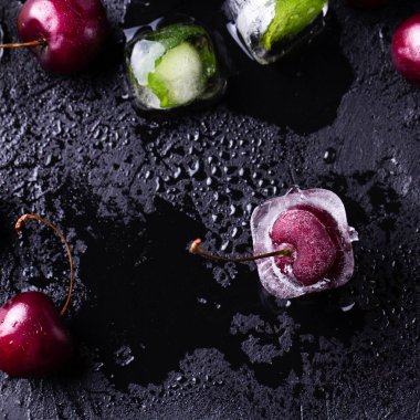 Ice cube dondurulmuş vişne