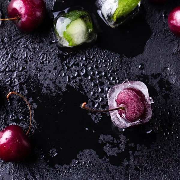 Ice cube dondurulmuş vişne