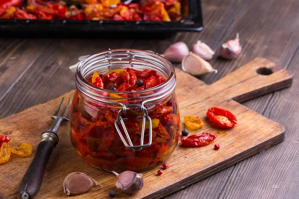 Sun dried tomatoes with olive oil in a jar — Stock Photo, Image