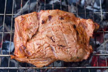 domuz biftek et mangal