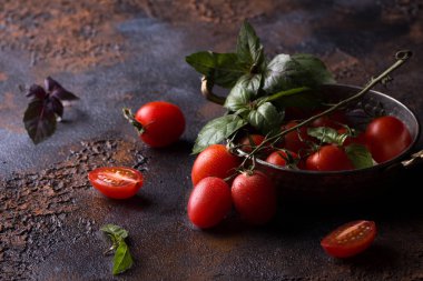 Taze üzüm domates fesleğen için ile malzemeler yemek olarak kullanın