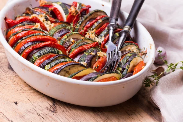 Ratatouille. Klasik Fransız yaz sebze güveç.