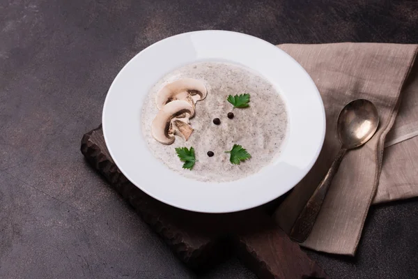 Mushroom soup with parsley and fungi — Stock Photo, Image