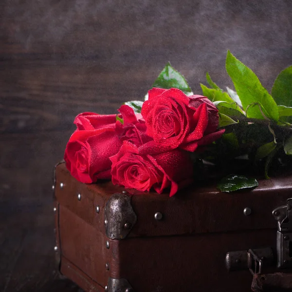 Romantic background with red rose on wood table, top view — Stock Photo, Image