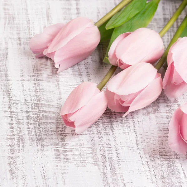 Buquê Flores Tulipa Rosa Fresco Mesa Rústica Madeira Branca Vista — Fotografia de Stock