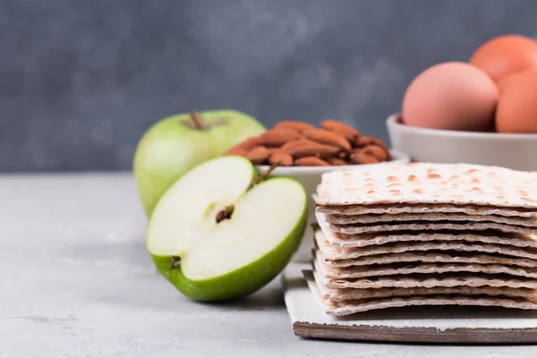 Ceremonial foods on the Passover holiday — Stock Photo, Image