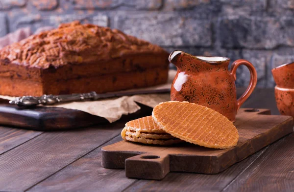 Stroopwafels or Dutch Waffles with caramel. — Stock Photo, Image