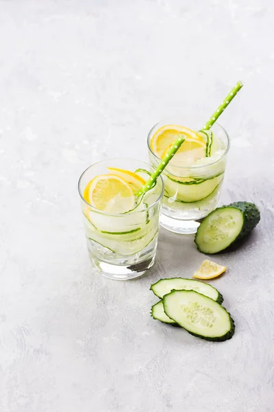 Nutritious detox water with lemon and cucumber in a glass. — Stock Photo, Image