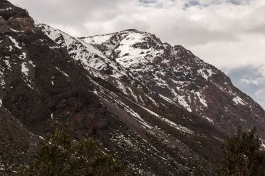 Lo Valds Vadisi, Cajon del Maipo, Orta Şili And Dağları 'ndaki dağ manzarası.