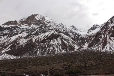 Lo Valds Vadisi, Cajon del Maipo, Orta Şili And Dağları 'ndaki dağ manzarası.