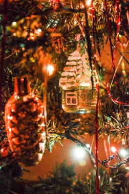  Noel ağacında oyuncak