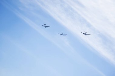 Rus gösteri ekibi Swift gökyüzünde, Zafer Günü geçit töreninde.