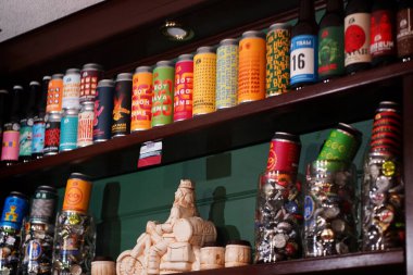 Burası modern barın içkili ve sosyalleşen, bira barı.