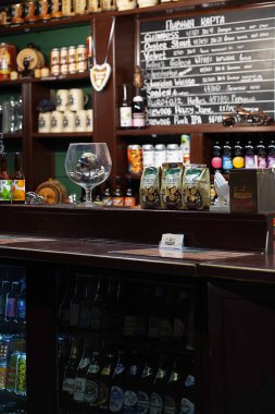 Burası modern barın içkili ve sosyalleşen, bira barı.