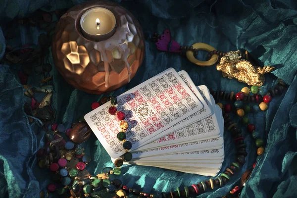 Магія для залучення грошей, ритуалів і передбачення долі, карт таро — стокове фото